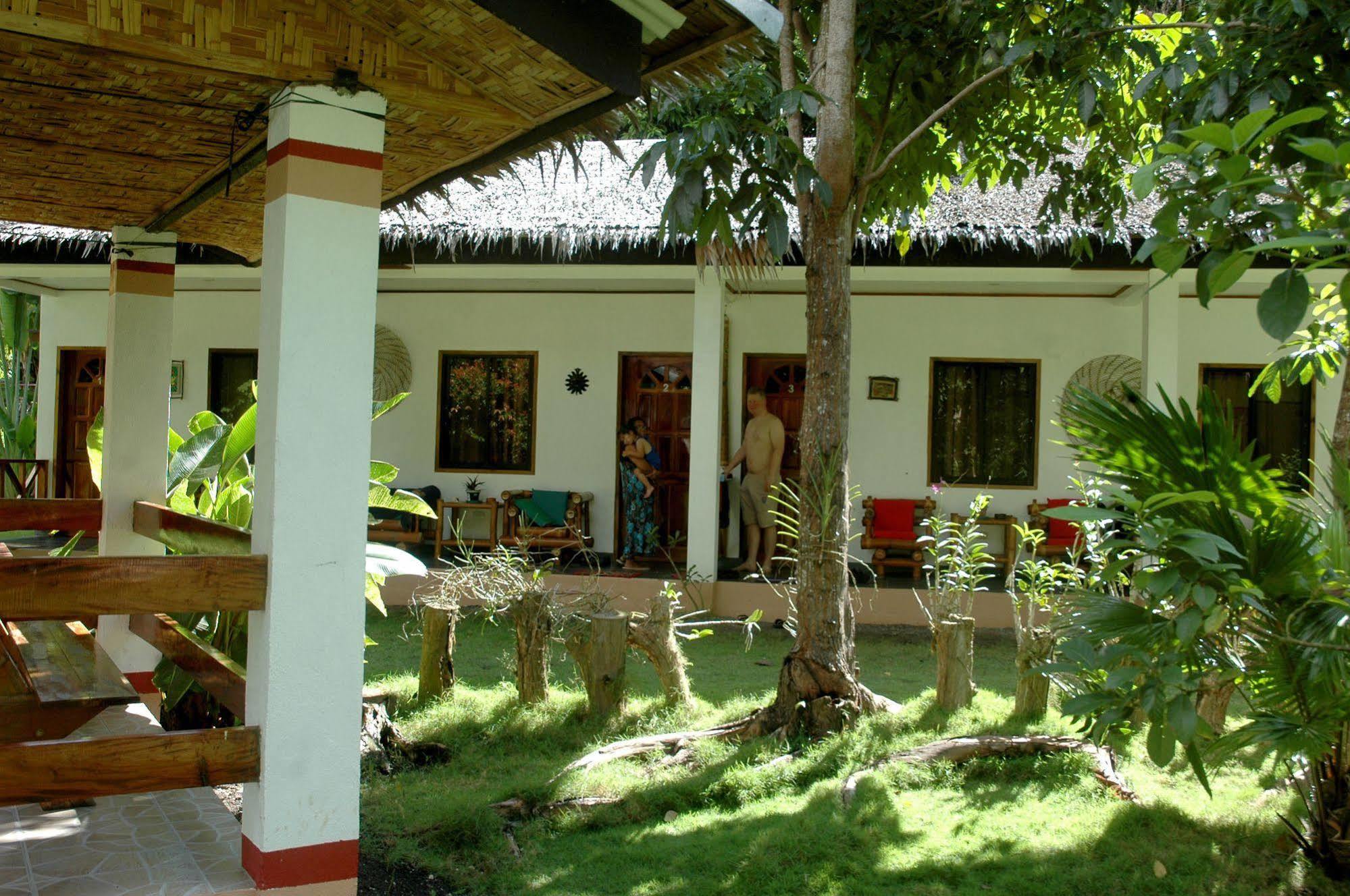 Neptune Diving Resort Santander Exterior foto
